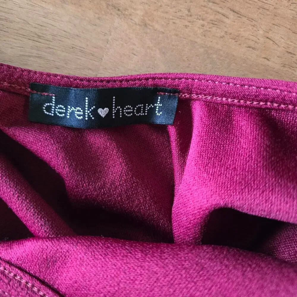 Burgundy a line dress with cap - Picture 4 of 5